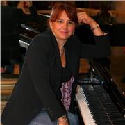 Docente di Canto Moderno e pianoforte offre lezioni private